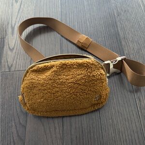 Lululemon Sherpa fleece Belt bag